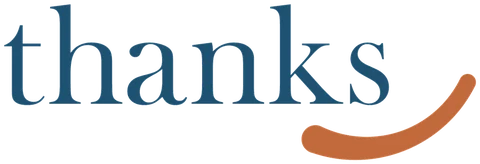 Het woordmerk Thanks: het woord thanks in een donkerblauwe schreefletter met een oranje boog eronder.